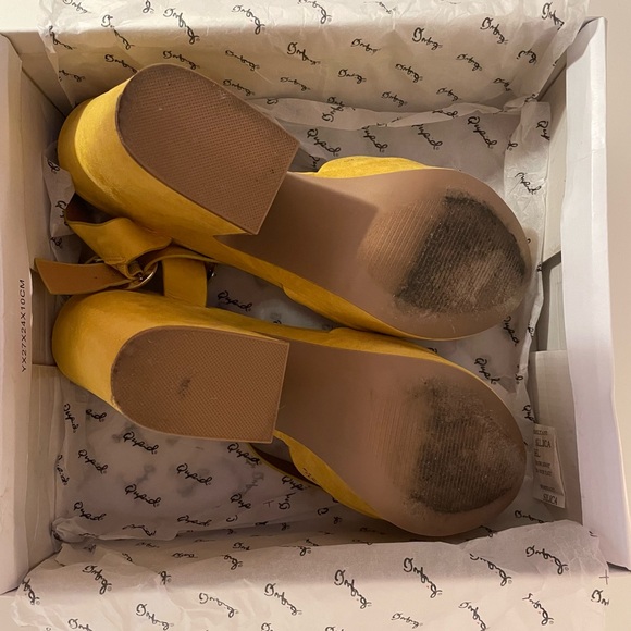 Agace Yellow Suede Heels / Pumps - Picture 4 of 6